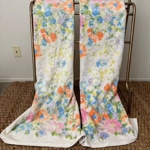 2 Vintage Boho MCM Jungalow Farmhouse Floral Bath Towel